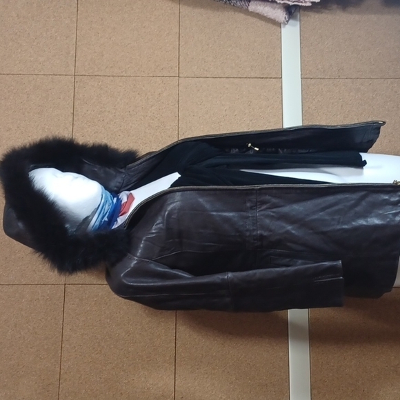 Ellen Tracy leather coat size XS in a beautiful brown leather upper with fox fur - Picture 1 of 10